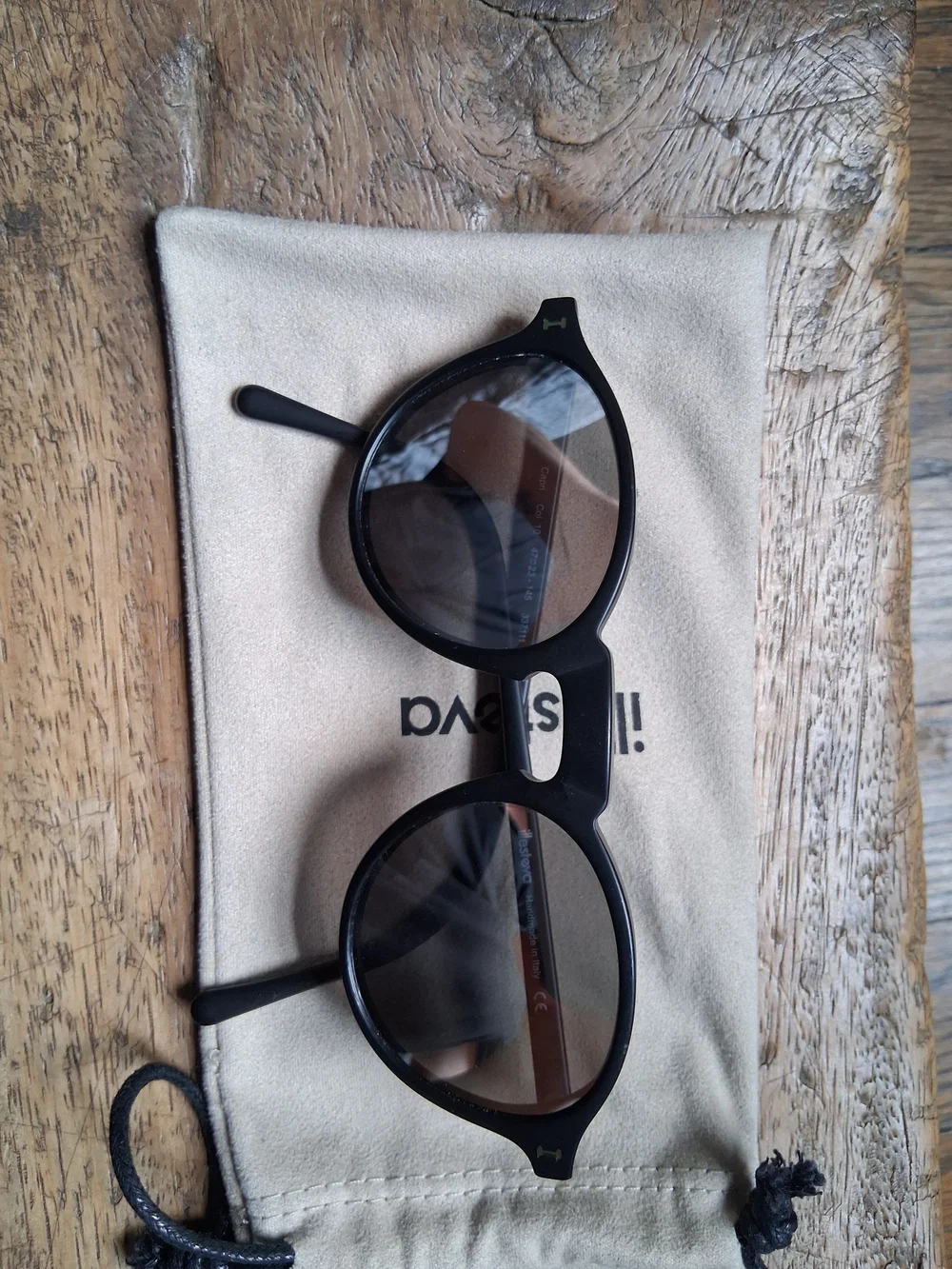 Illesteva Black Round Frame Mirrored Sunglasses.